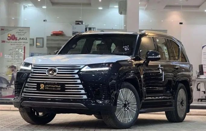 جديدة Lexus LX 600 رابعاً, 3.4 l, 2026 في في المملكة العربية السعودية, الرياض من Al Riyada Al Duwalya شركة الريادة الدولي للسيارات، اللون أسود.  | AUTO.AE | إعلان #262792