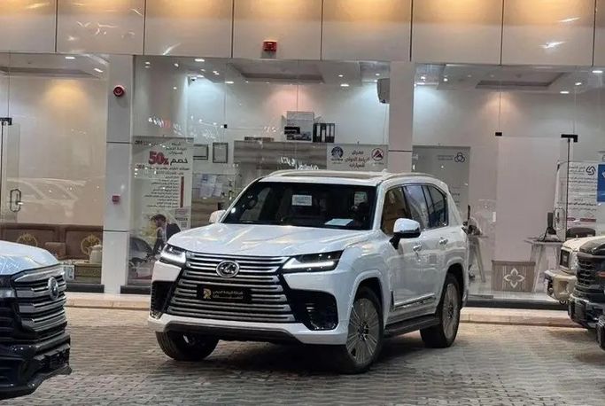 جديدة Lexus LX 600 رابعاً, 3.4 l, 2026 في في المملكة العربية السعودية, الرياض من Al Riyada Al Duwalya شركة الريادة الدولي للسيارات، اللون أبيض.  | AUTO.AE | إعلان #262799