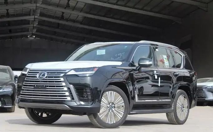 جديدة ⁦Lexus LX 600 رابعاً، 3.4 l، 2026⁩ في في المملكة العربية السعودية, الرياض من Al Hal Al Srae الحل السريع للسيارات، اللون أسود.  | AUTO.AE | إعلان #288148