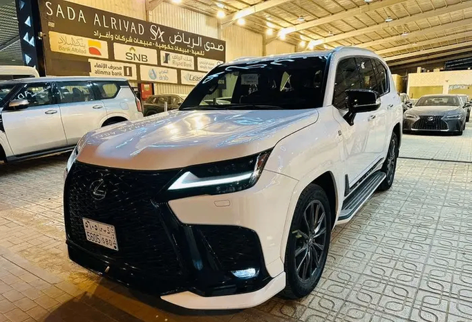 Подержанный ⁦Lexus LX 600 IV, 3.4 л, 2025⁩ в Саудовская Аравия, Эр-Рияд от Sada Al Riyadh صدى الرياض Белый цвет. GCC | AUTO.AE | Объявление #289098