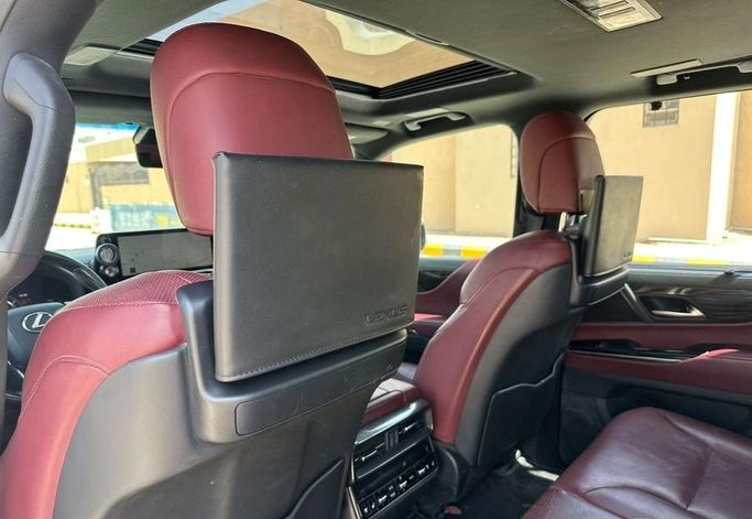 Подержанный Lexus LX 600 IV, 3.4 л, 2023 в Саудовская Аравия, Эр-Рияд от Al Shukh شركة معرض الشيوخ للسيارات Белый цвет.  | AUTO.AE | Объявление #296210 — фото 11 из 17