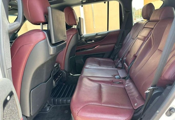 Подержанный Lexus LX 600 IV, 3.4 л, 2023 в Саудовская Аравия, Эр-Рияд от Al Shukh شركة معرض الشيوخ للسيارات Белый цвет.  | AUTO.AE | Объявление #296210 — фото 12 из 17
