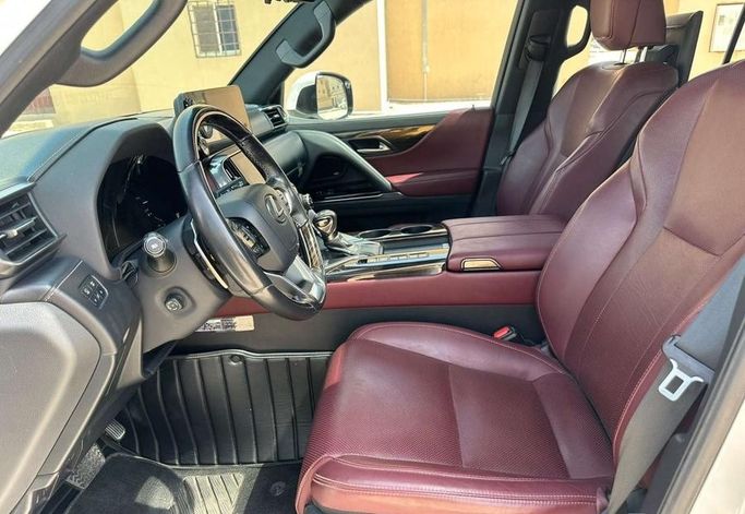 Подержанный Lexus LX 600 IV, 3.4 л, 2023 в Саудовская Аравия, Эр-Рияд от Al Shukh شركة معرض الشيوخ للسيارات Белый цвет.  | AUTO.AE | Объявление #296210 — фото 13 из 17