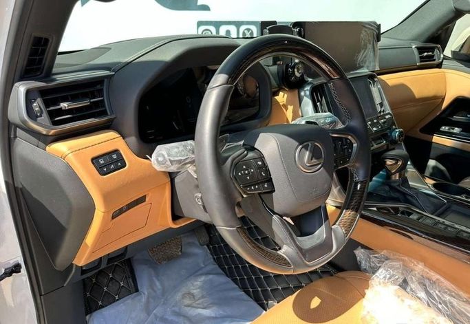 Подержанный Lexus LX 600 IV, 3.4 л, 2025 в Саудовская Аравия, Эр-Рияд от Al Shukh شركة معرض الشيوخ للسيارات Белый цвет.  | AUTO.AE | Объявление #296218 — фото 12 из 16