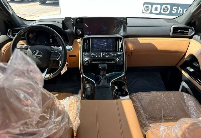 Подержанный Lexus LX 600 IV, 3.4 л, 2025 в Саудовская Аравия, Эр-Рияд от Al Shukh شركة معرض الشيوخ للسيارات Белый цвет.  | AUTO.AE | Объявление #296218 — фото 15 из 16