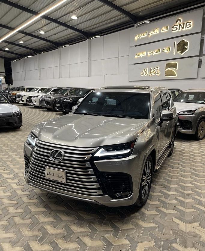 Подержанный Lexus LX 600 IV, 3.4 л, 2026 в Саудовская Аравия, Эр-Рияд от Auto City أوتو سيتي Серый цвет.  | AUTO.AE | Объявление #296418 — фото 2 из 15