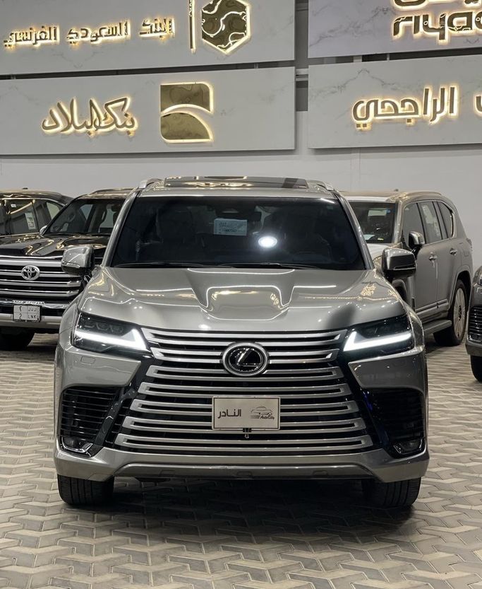 Подержанный Lexus LX 600 IV, 3.4 л, 2026 в Саудовская Аравия, Эр-Рияд от Auto City أوتو سيتي Серый цвет.  | AUTO.AE | Объявление #296418 — фото 3 из 15