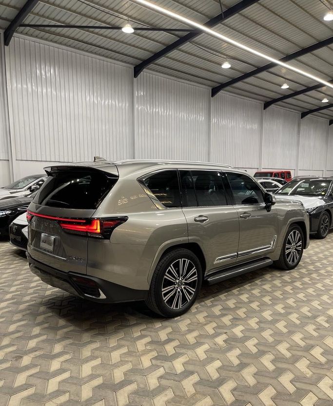 Подержанный Lexus LX 600 IV, 3.4 л, 2026 в Саудовская Аравия, Эр-Рияд от Auto City أوتو سيتي Серый цвет.  | AUTO.AE | Объявление #296418 — фото 5 из 15