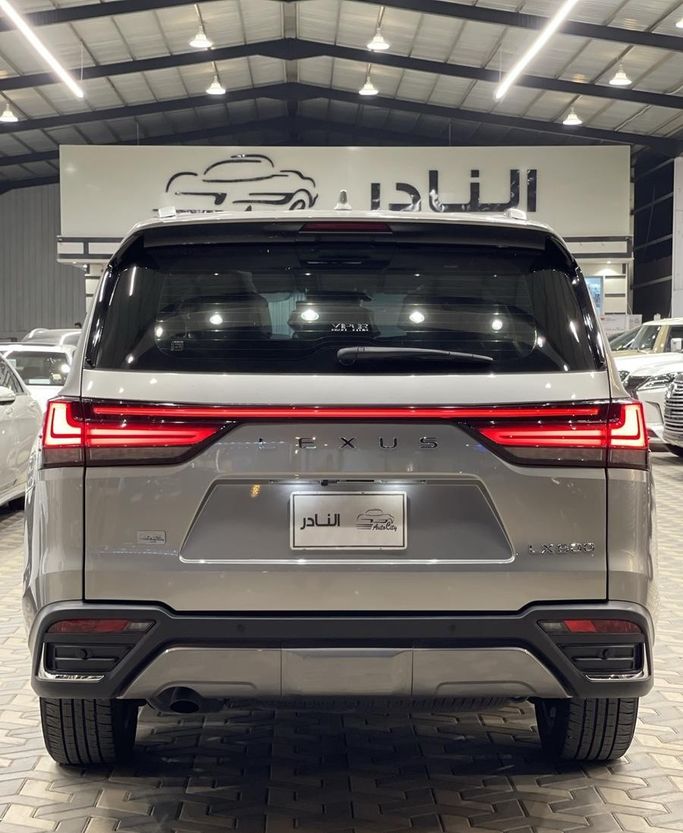 Подержанный Lexus LX 600 IV, 3.4 л, 2026 в Саудовская Аравия, Эр-Рияд от Auto City أوتو سيتي Серый цвет.  | AUTO.AE | Объявление #296418 — фото 6 из 15