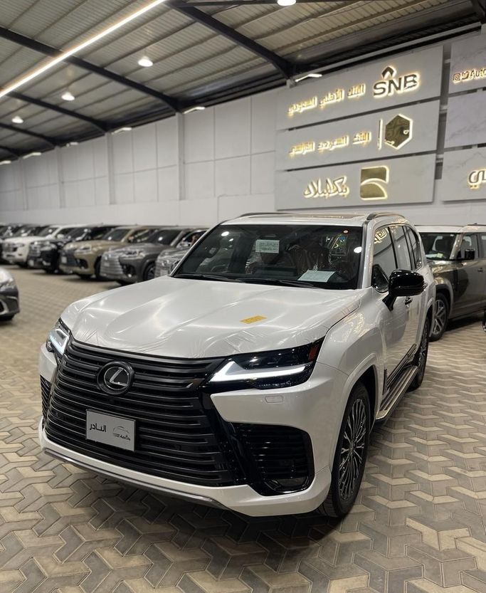Новый Lexus LX 600 IV, 3.4 л, 2025 в Саудовская Аравия, Эр-Рияд от Auto City أوتو سيتي Белый цвет.  | AUTO.AE | Объявление #296435 — фото 2 из 15
