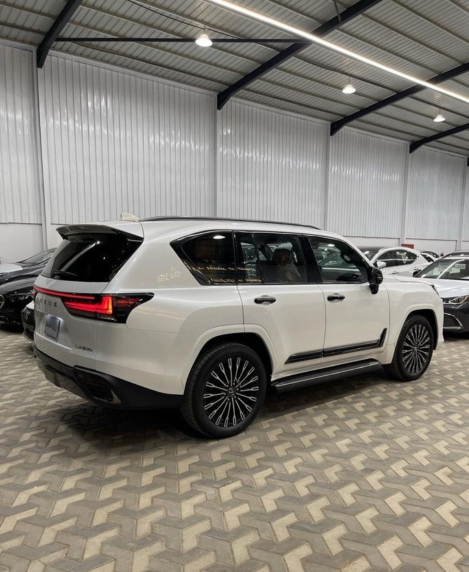 Новый Lexus LX 600 IV, 3.4 л, 2025 в Саудовская Аравия, Эр-Рияд от Auto City أوتو سيتي Белый цвет.  | AUTO.AE | Объявление #296435 — фото 5 из 15