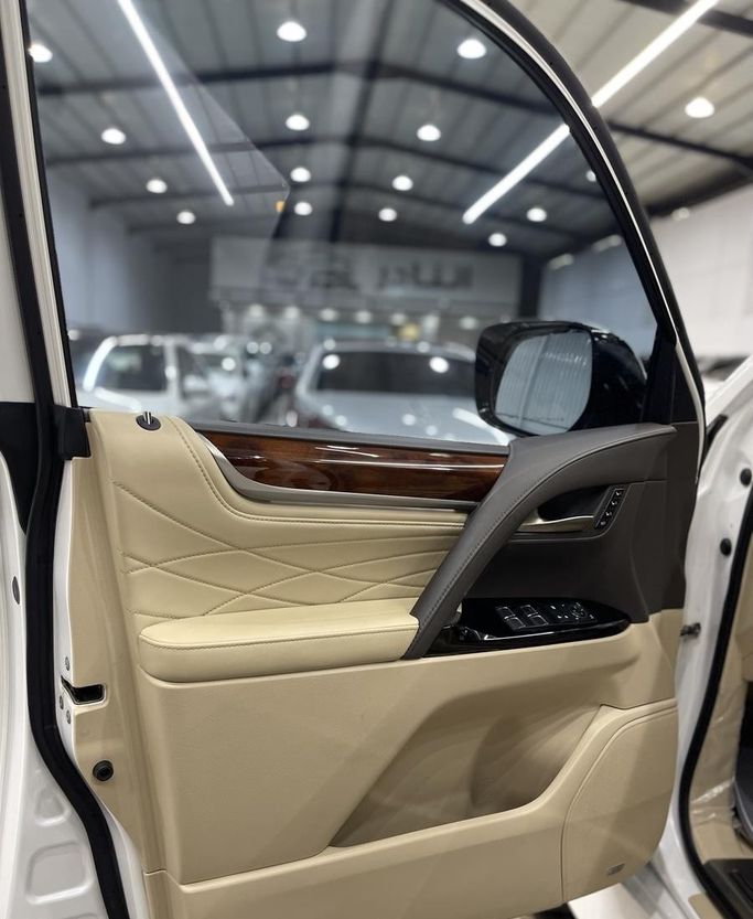 مستعملة Lexus LX 570 ثالثاً فيس ليفت 2، 5.7 لتر، 2020 في المملكة العربية السعودية، الرياض من Auto City أوتو سيتي، اللون أبيض.  | AUTO.AE | إعلان #296439 — صورة 11 من 15