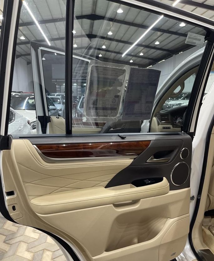 مستعملة Lexus LX 570 ثالثاً فيس ليفت 2، 5.7 لتر، 2020 في المملكة العربية السعودية، الرياض من Auto City أوتو سيتي، اللون أبيض.  | AUTO.AE | إعلان #296439 — صورة 12 من 15
