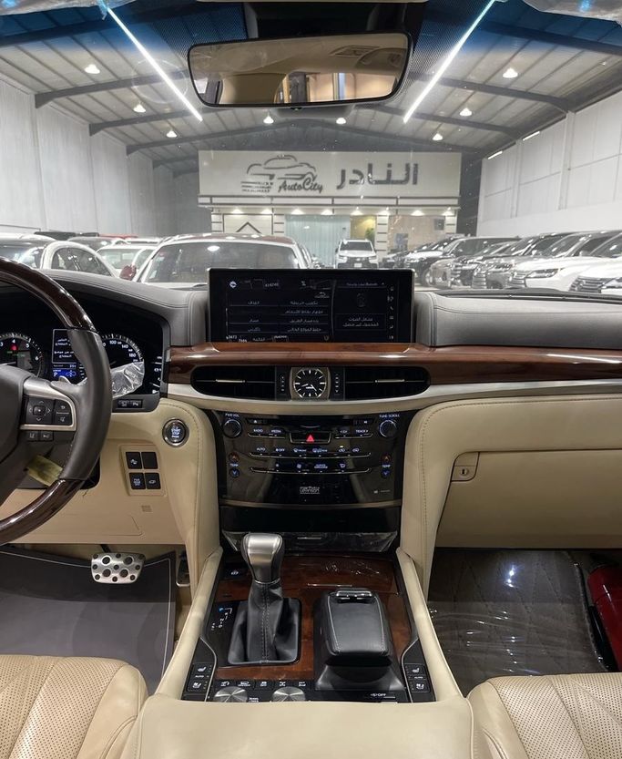 مستعملة Lexus LX 570 ثالثاً فيس ليفت 2، 5.7 لتر، 2020 في المملكة العربية السعودية، الرياض من Auto City أوتو سيتي، اللون أبيض.  | AUTO.AE | إعلان #296439 — صورة 13 من 15