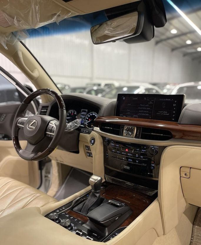 مستعملة Lexus LX 570 ثالثاً فيس ليفت 2، 5.7 لتر، 2020 في المملكة العربية السعودية، الرياض من Auto City أوتو سيتي، اللون أبيض.  | AUTO.AE | إعلان #296439 — صورة 14 من 15