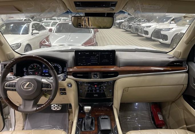 مستعملة Lexus LX 570 ثالثاً فيس ليفت 2، 5.7 لتر، 2020 في المملكة العربية السعودية، الرياض من Auto City أوتو سيتي، اللون أبيض.  | AUTO.AE | إعلان #296439 — صورة 15 من 15