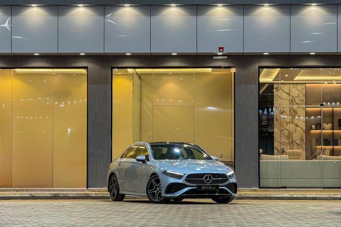 مستعملة Mercedes-Benz A-Class 200 عملية فيس ليفت IV (W177), 1.3 l, 2025 في في المملكة العربية السعودية, الرياض من Emad Cars  عماد كارز ، اللون فضي. مواصفات الخليج | AUTO.AE | إعلان #255909