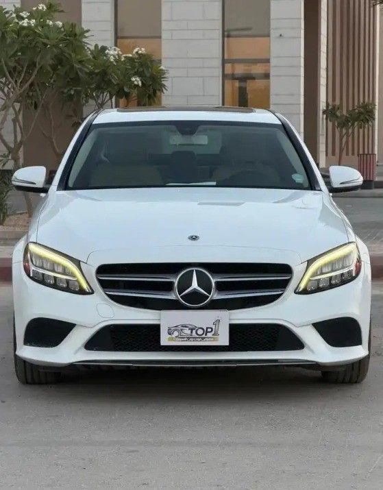 مستعملة Mercedes-Benz C-Class 300 عملية فيس ليفت IV (W205), 2.0 l, 2020 في في المملكة العربية السعودية, الرياض من First Top One Cars معرض فيرست توب ون للسيارات، اللون أبيض.  | AUTO.AE | إعلان #260512