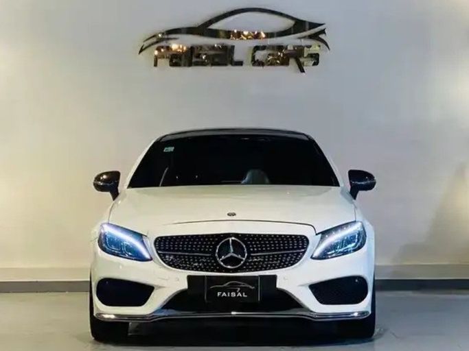 Used Mercedes-Benz C-Class 300 IV (W205), 2.0 l, 2018 in Saudi Arabia, Riyadh by Faisal Showroom معرض فيصل للسيارات, White color.  | AUTO.AE | Listing #263787