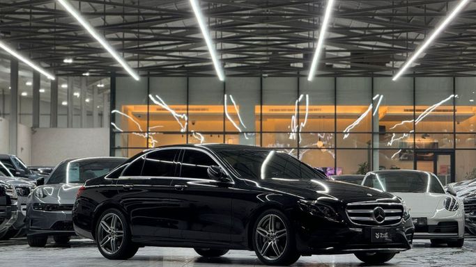مستعملة Mercedes-Benz E-Class 300 V (W213، S213، C238), 2.0 l, 2020 في في المملكة العربية السعودية, الرياض من Al Jood الجود، اللون أسود.  | AUTO.AE | إعلان #248244