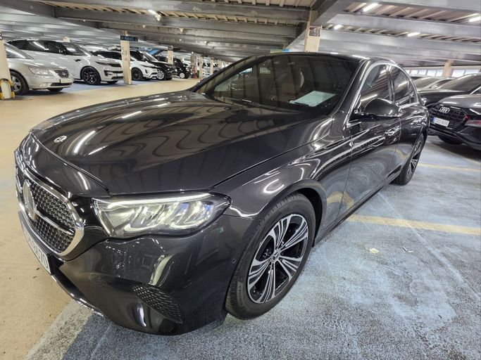 Подержанный Mercedes-Benz E-Class 200 VI (W214, S214), 2.0 л, 2025 в Саудовская Аравия, Эр-Рияд от Al Osaimi Cars معرض العصيمي للسيارات Серый цвет. Корейская | AUTO.AE | Объявление #250262
