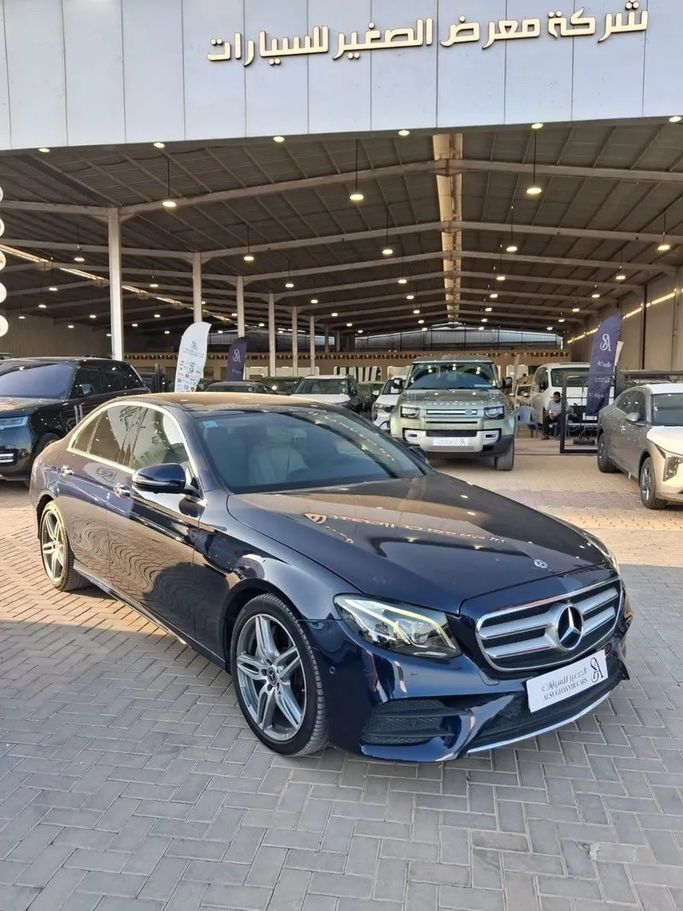 مستعملة Mercedes-Benz E-Class 300 V (W213، S213، C238), 2.0 l, 2017 في في المملكة العربية السعودية, الرياض من Al Sughayyir Cars الصغير للسيارات، اللون أزرق.  | AUTO.AE | إعلان #255051