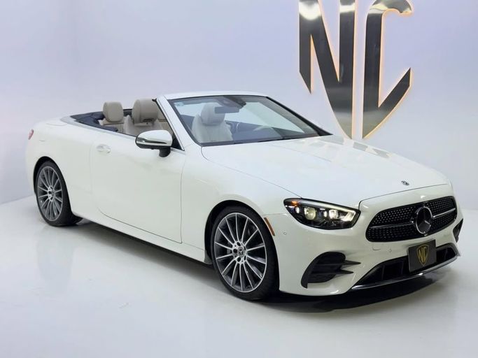 مستعملة Mercedes-Benz E-Class 450 V (W213، S213، C238), 3.0 l, 2021 في في المملكة العربية السعودية, الرياض من Black Car ، اللون أبيض. المواصفات الأمريكية | AUTO.AE | إعلان #256006