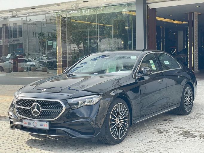 جديدة Mercedes-Benz E-Class 200 السادس (W214، S214), 2.0 l, 2026 في في المملكة العربية السعودية, الرياض من Car Lik معرض كار لك للسيارات، اللون أسود.  | AUTO.AE | إعلان #256802