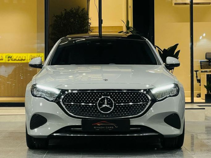 Подержанный Mercedes-Benz E-Class 200 VI (W214, S214), 2.0 л, 2025 в Саудовская Аравия, Эр-Рияд от Riyadh Cars معرض الرياض للسيارات Серый цвет. GCC | AUTO.AE | Объявление #257706