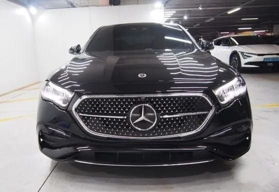 مستعملة Mercedes-Benz E-Class 200 السادس (W214، S214), 2.0 l, 2026 في في المملكة العربية السعودية, الرياض من Al Osaimi Cars معرض العصيمي للسيارات، اللون أسود. المواصفات الكورية | AUTO.AE | إعلان #259351