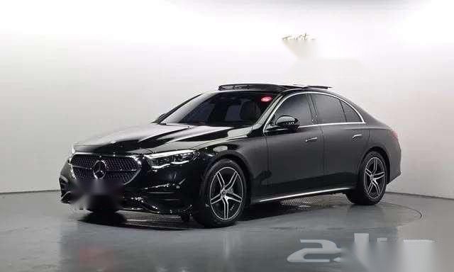 مستعملة Mercedes-Benz E-Class 300 السادس (W214، S214), 2.0 l, 2025 في في المملكة العربية السعودية, الرياض من معرض النجم الثاقب للسيارات، اللون أسود. المواصفات الكورية | AUTO.AE | إعلان #267327