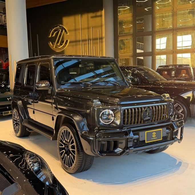 Подержанный Mercedes-Benz G-Class AMG 63 AMG II (W465) Рестайлинг, 4.0 л, 2025 в Саудовская Аравия, Эр-Рияд от Eleven car Черный цвет. GCC | AUTO.AE