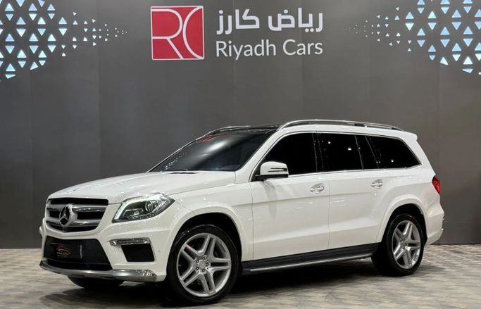 مستعملة Mercedes-Benz GL-Class 500 II (X166), 4.7 l, 2015 في في المملكة العربية السعودية, الرياض من Riyadh Cars معرض الرياض للسيارات، اللون أبيض. مواصفات الخليج | AUTO.AE | إعلان #257686