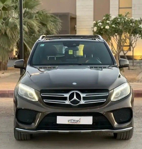 Подержанный Mercedes-Benz GLE 400 I (W166), 3.0 л, 2016 в Саудовская Аравия, Эр-Рияд от First Top One Cars معرض فيرست توب ون للسيارات Черный цвет.  | AUTO.AE | Объявление #261058