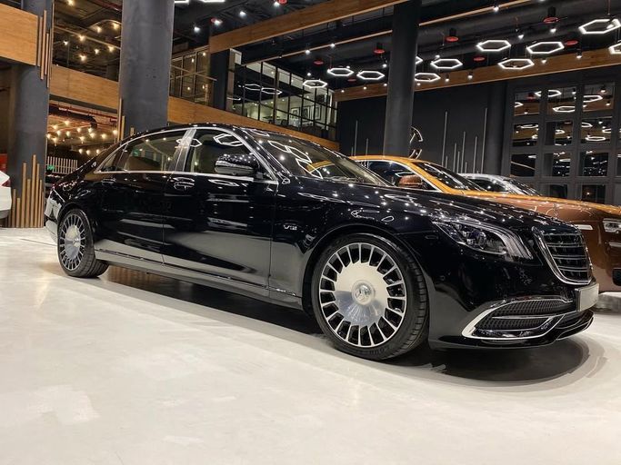 مستعملة Mercedes-Benz Maybach S-Class 650 I (X222) فيس ليفت I (X222), 6.0 l, 2018 في في المملكة العربية السعودية, الرياض من Eleven car، اللون أسود.  | AUTO.AE