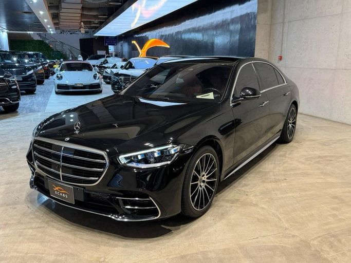 مستعملة Mercedes-Benz S-Class 450 4MATIC سابعاً (W223), 3.0 l, 2022 في في المملكة العربية السعودية, الرياض من X Cars، اللون أسود. مواصفات الخليج | AUTO.AE | إعلان #255349