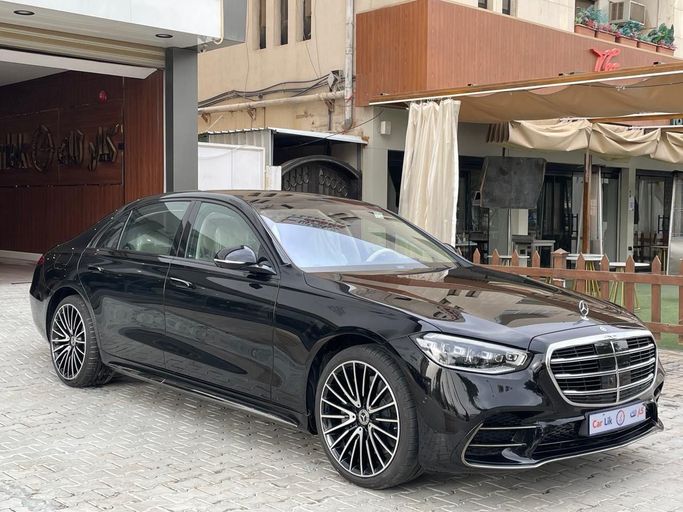 جديدة Mercedes-Benz S-Class 450 4MATIC سابعاً (W223), 3.0 l, 2026 في في المملكة العربية السعودية, الرياض من Car Lik معرض كار لك للسيارات، اللون أسود.  | AUTO.AE | إعلان #257054