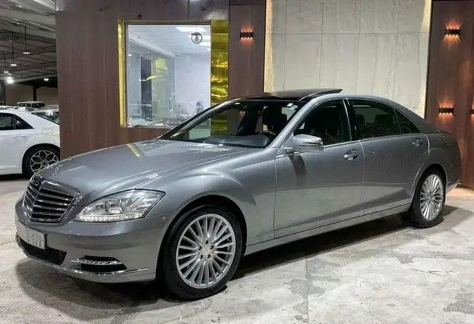 مستعملة Mercedes-Benz S-Class 350 عملية فيس ليفت V (W221), 3.5 l, 2013 في في المملكة العربية السعودية, الرياض من معرض اضواء شبرا للسيارات، اللون فضي. مواصفات الخليج | AUTO.AE | إعلان #258553