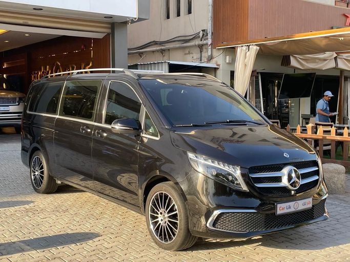 مستعملة Mercedes-Benz V-Class 250 عملية فيس ليفت III (W447), 2.0 l, 2024 في في المملكة العربية السعودية, الرياض من Car Lik معرض كار لك للسيارات، اللون أسود.  | AUTO.AE | إعلان #256325