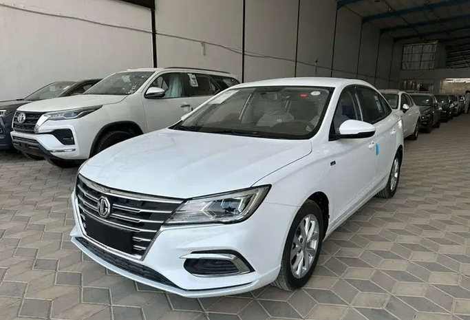 Новый ⁦MG 5 (GT) I Рестайлинг, 1.5 л, 2025⁩ в Саудовская Аравия, Эр-Рияд от Sada Al Riyadh صدى الرياض Белый цвет.  | AUTO.AE | Объявление #289033