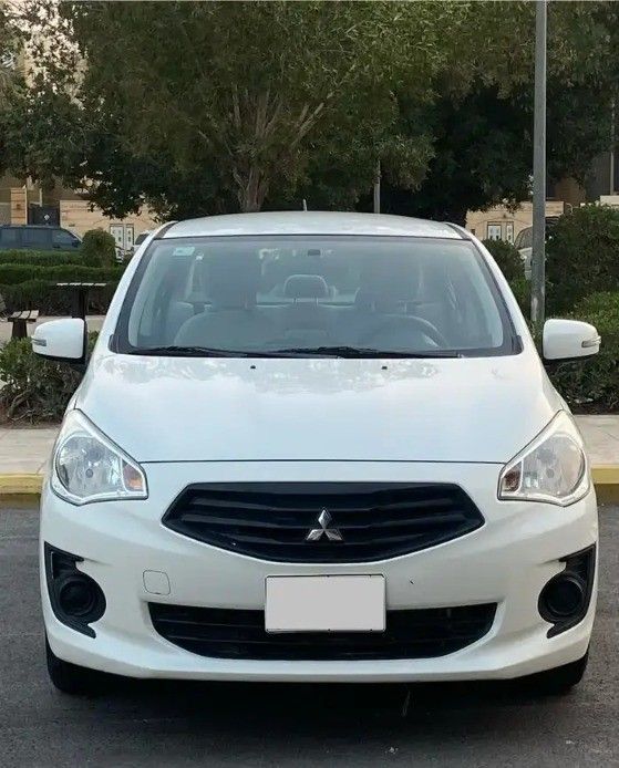 Подержанный Mitsubishi Attrage I, 1.2 л, 2020 в Саудовская Аравия, Эр-Рияд от Bayraq Al Ibda’a Cars معرض بيرق الابداع Белый цвет.  | AUTO.AE | Объявление #261488