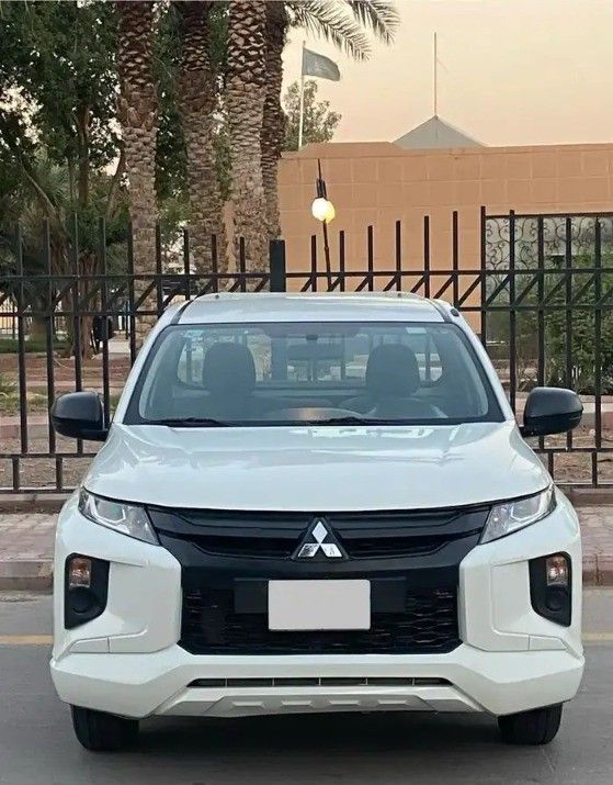 Подержанный Mitsubishi L200 V Рестайлинг, 2.5 л, 2023 в Саудовская Аравия, Эр-Рияд от Bayraq Al Ibda’a Cars معرض بيرق الابداع Белый цвет.  | AUTO.AE | Объявление #261527