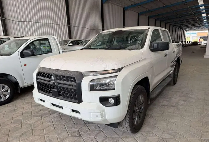 جديدة ⁦Mitsubishi L200 سادساً، 2.4 l، 2026⁩ في في المملكة العربية السعودية, الرياض من Sada Al Riyadh صدى الرياض، اللون أبيض. مواصفات الخليج | AUTO.AE | إعلان #289049