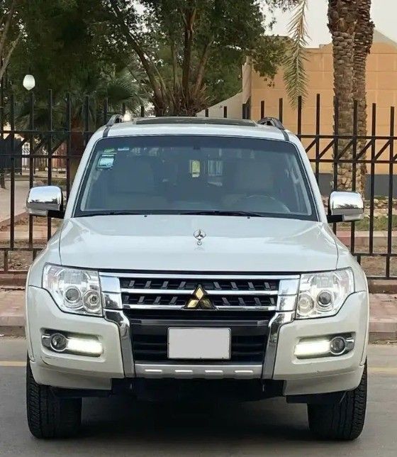 Подержанный Mitsubishi Pajero IV (V80/V90) Рестайлинг 2, 3.5 л, 2019 в Саудовская Аравия, Эр-Рияд от Bayraq Al Ibda’a Cars معرض بيرق الابداع Серебристый цвет.  | AUTO.AE | Объявление #261514