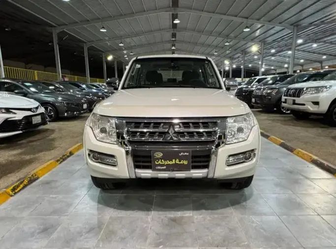 Подержанный Mitsubishi Pajero IV (V80/V90) Рестайлинг 2, 3.8 л, 2020 в Саудовская Аравия, Эр-Рияд от Rawat Motors شركة معرض روعة المحركات للسيارات Белый цвет.  | AUTO.AE | Объявление #263828