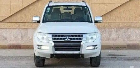 مستعملة Mitsubishi Pajero عملية فيس ليفت IV 2, 3.5 l, 2019 في في المملكة العربية السعودية, الرياض من Al Qaiser Showroom معرض القيصر للسيارات، اللون أبيض.  | AUTO.AE | إعلان #266792