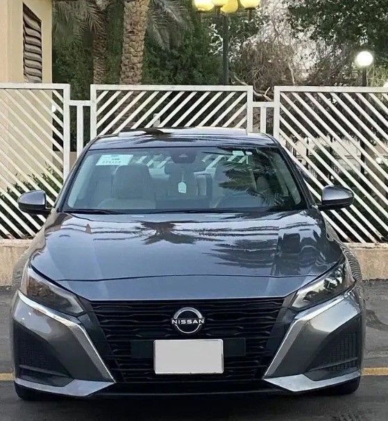 Подержанный Nissan Altima VI (L34) Рестайлинг, 2.5 л, 2023 в Саудовская Аравия, Эр-Рияд от Bayraq Al Ibda’a Cars معرض بيرق الابداع Серый цвет.  | AUTO.AE | Объявление #261746