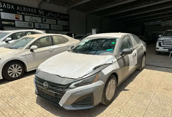 جديدة ⁦Nissan Altima فيس ليفت السادس (L34)، 2.5 l، 2025⁩ في في المملكة العربية السعودية, الرياض من Sada Al Riyadh صدى الرياض، اللون رمادي.  | AUTO.AE | إعلان #289127