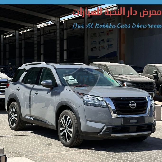 Новый Nissan Pathfinder V, 3.5 л, 2024 в Саудовская Аравия, Эр-Рияд от Dar Al Nukhbah Cars معرض دار النخبة للسيارات 2 Серебристый цвет. GCC | AUTO.AE | Объявление #256968