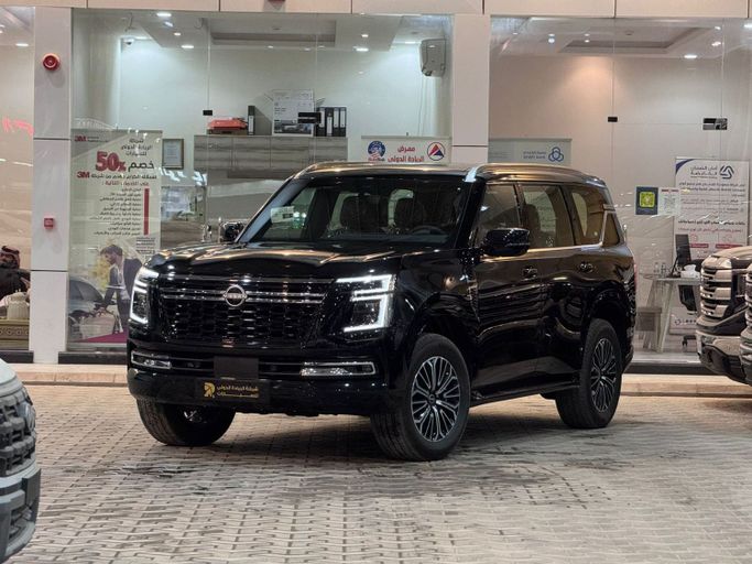 جديدة Nissan Patrol سابعاً (Y63), 3.5 l, 2026 في في المملكة العربية السعودية, الرياض من Al Riyada Al Duwalya شركة الريادة الدولي للسيارات، اللون أسود. مواصفات الخليج | AUTO.AE | إعلان #248282